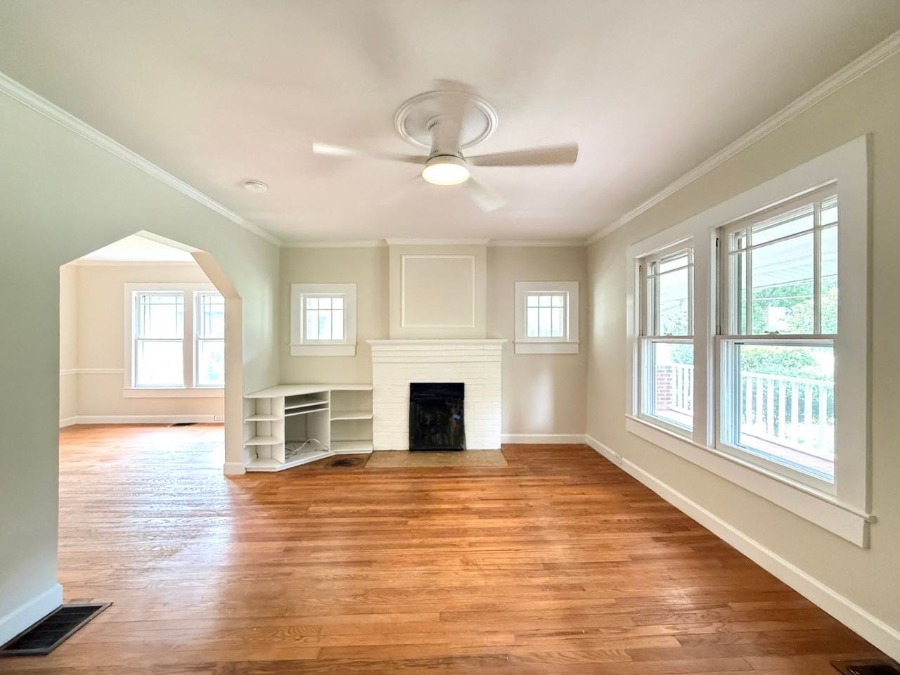 103 Tabor St - Photo 4 of 16