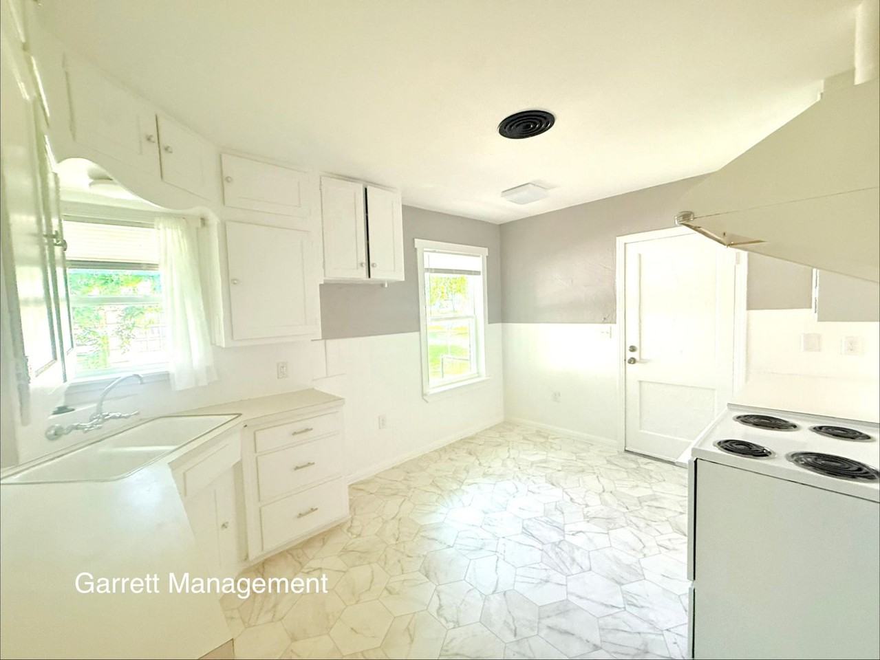 204 S Porter St - Photo 4 of 14