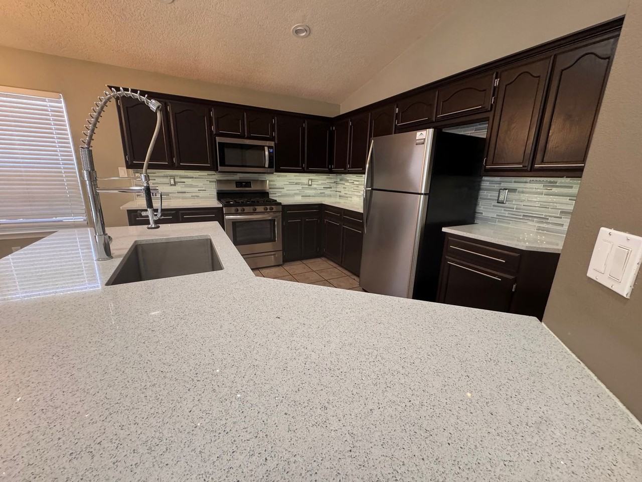 9701 Tapatio Dr Nw - Photo 2 of 35