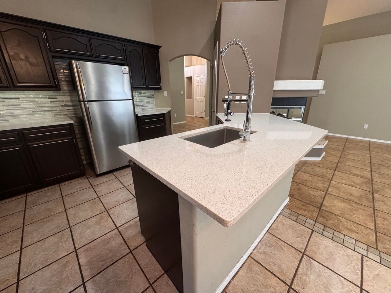 9701 Tapatio Dr Nw - Photo 4 of 35