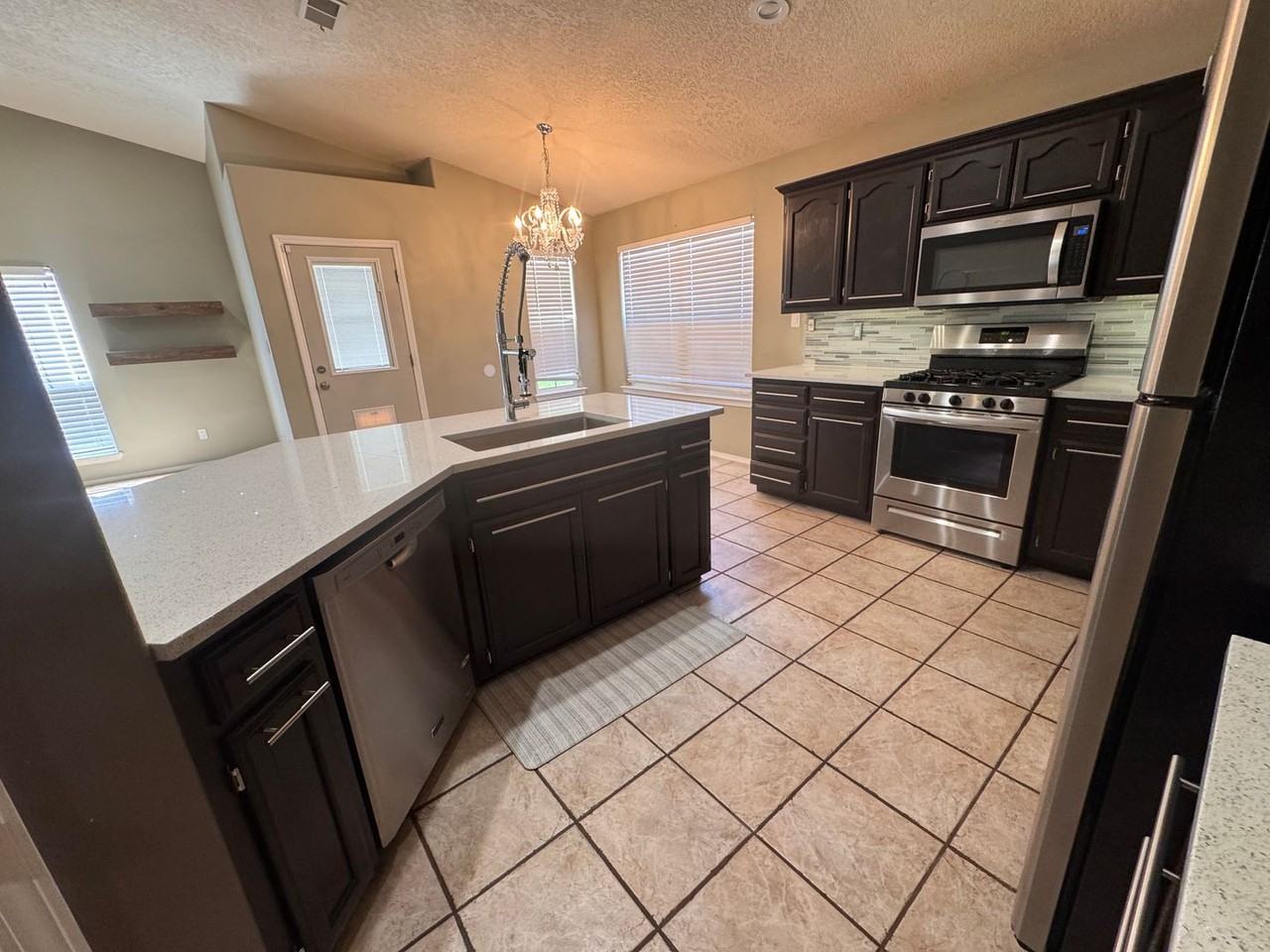 9701 Tapatio Dr Nw - Photo 7 of 35
