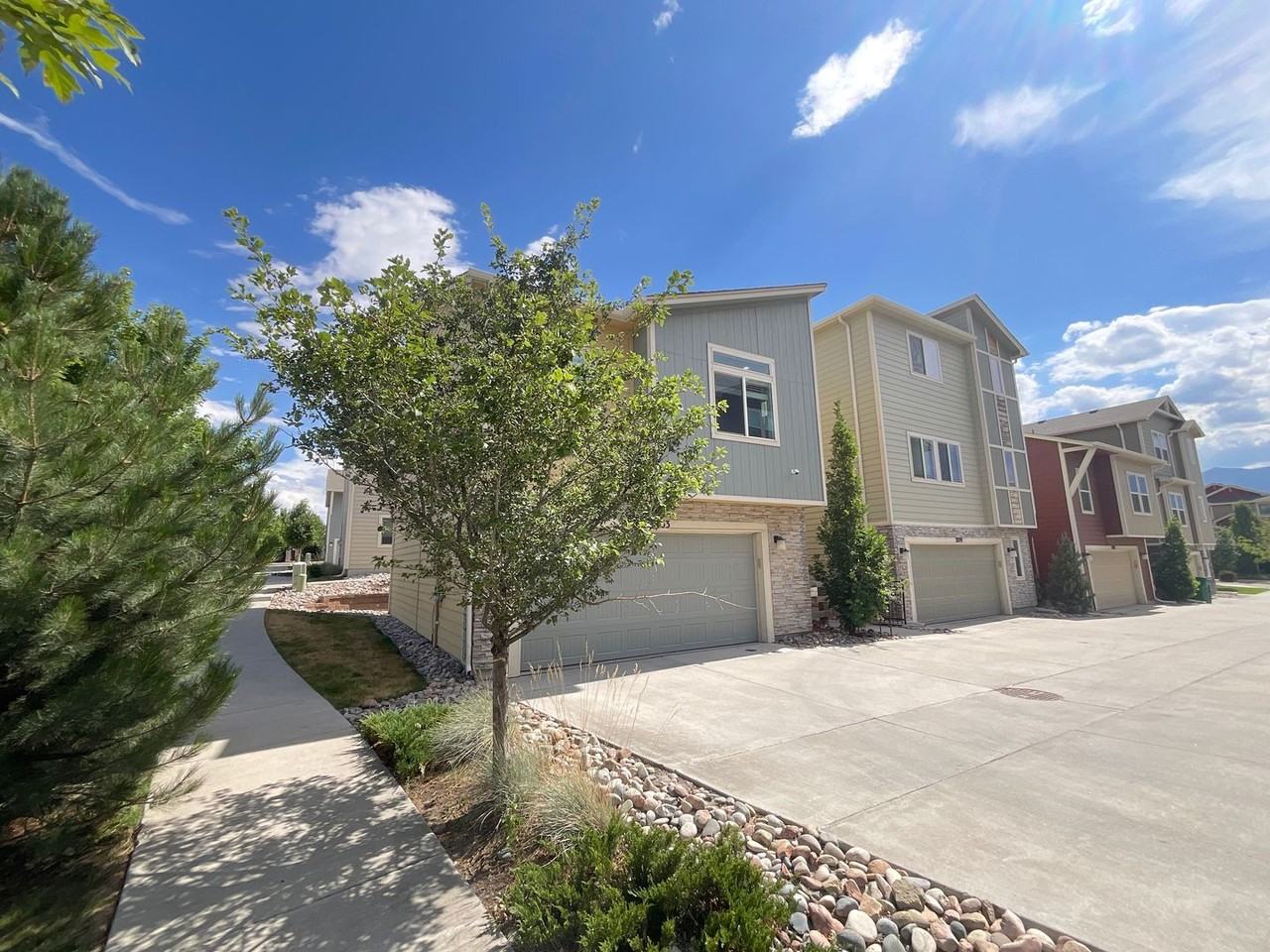 2053 Alperton Hts - Photo 3 of 27