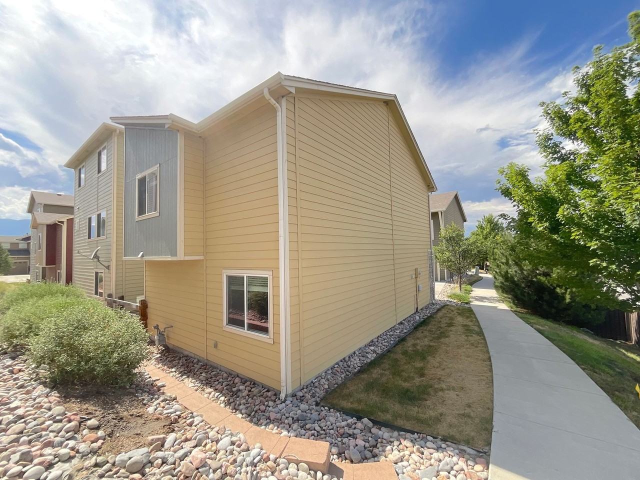 2053 Alperton Hts - Photo 4 of 27