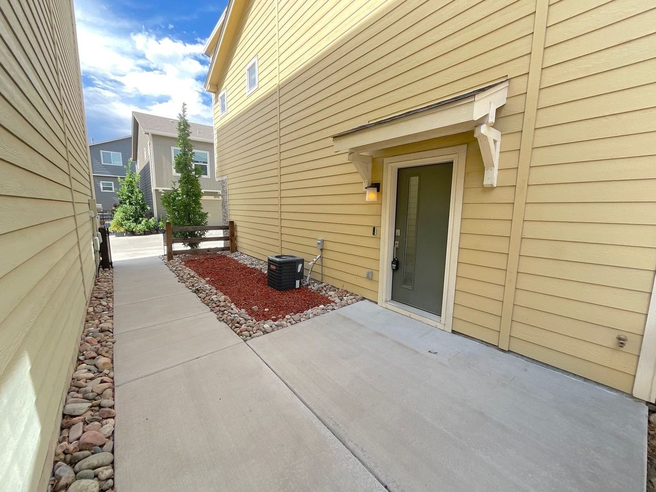 2053 Alperton Hts - Photo 6 of 27