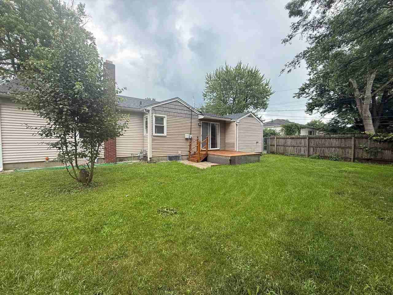 923 Carolyn Ave - Photo 2 of 13