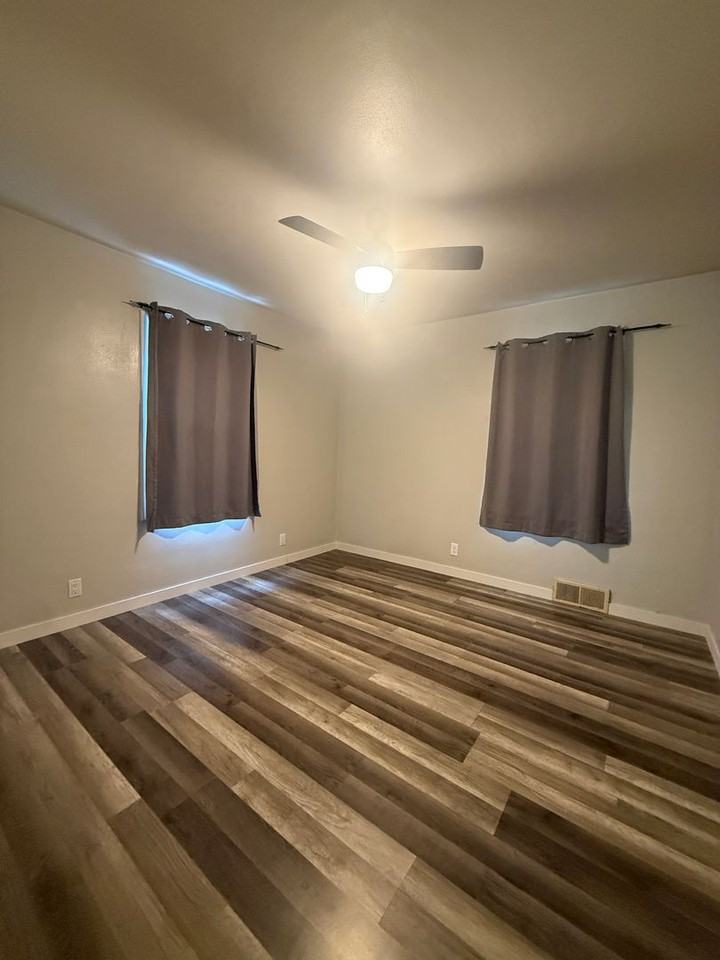 923 Carolyn Ave - Photo 7 of 13