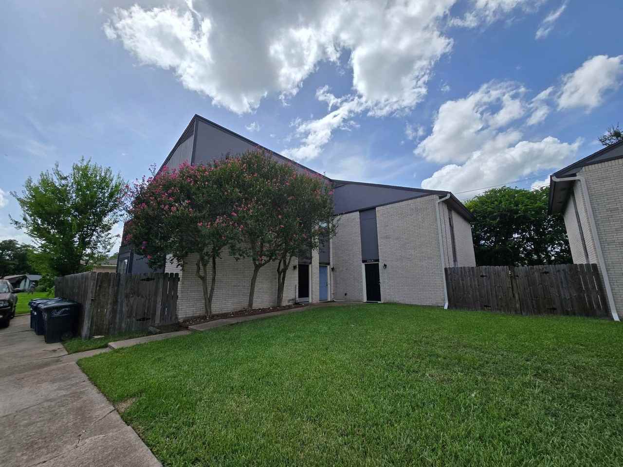 1309 Airline Dr - Photo 2 of 17