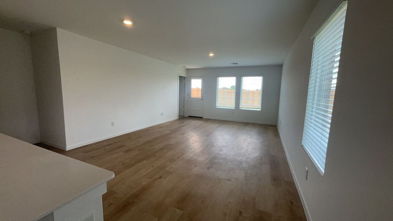 2700 Nw 203rd St - Photo 3 of 16