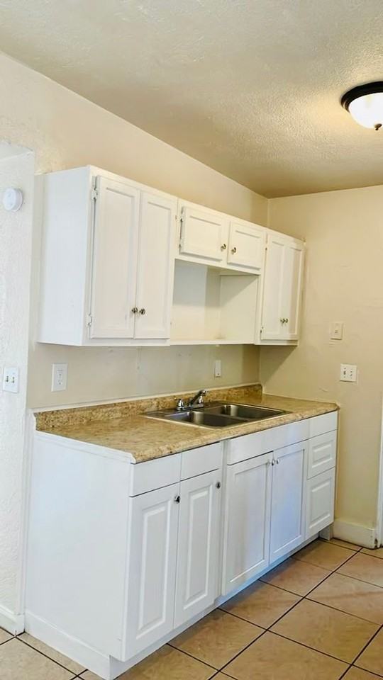 2040 Long St - Photo 2 of 6