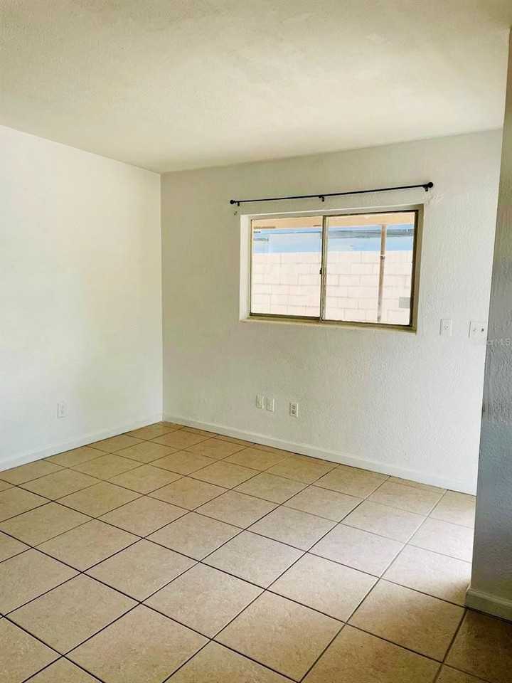 2040 Long St - Photo 4 of 6