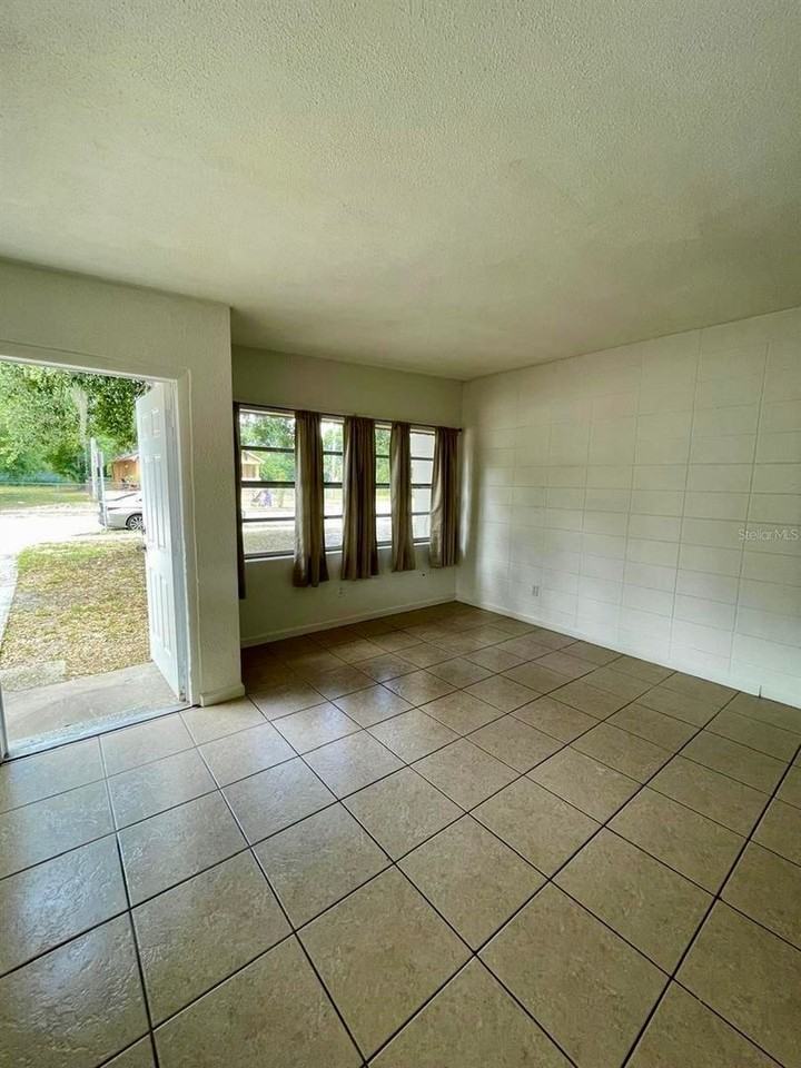 2040 Long St - Photo 5 of 6
