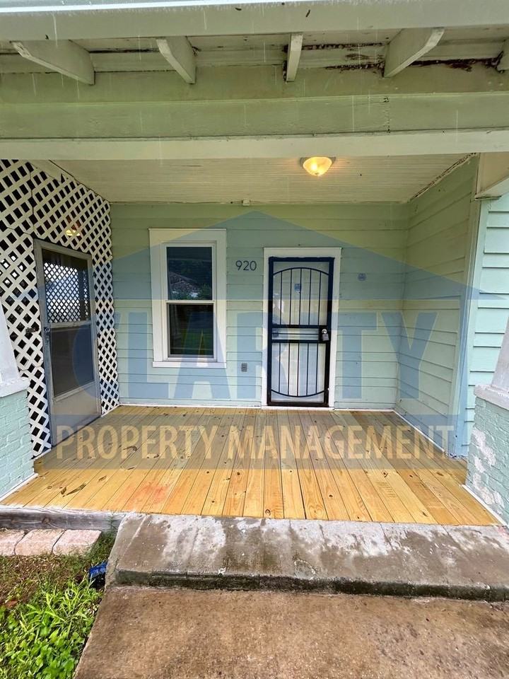 920 East Ave - Photo 3 of 30