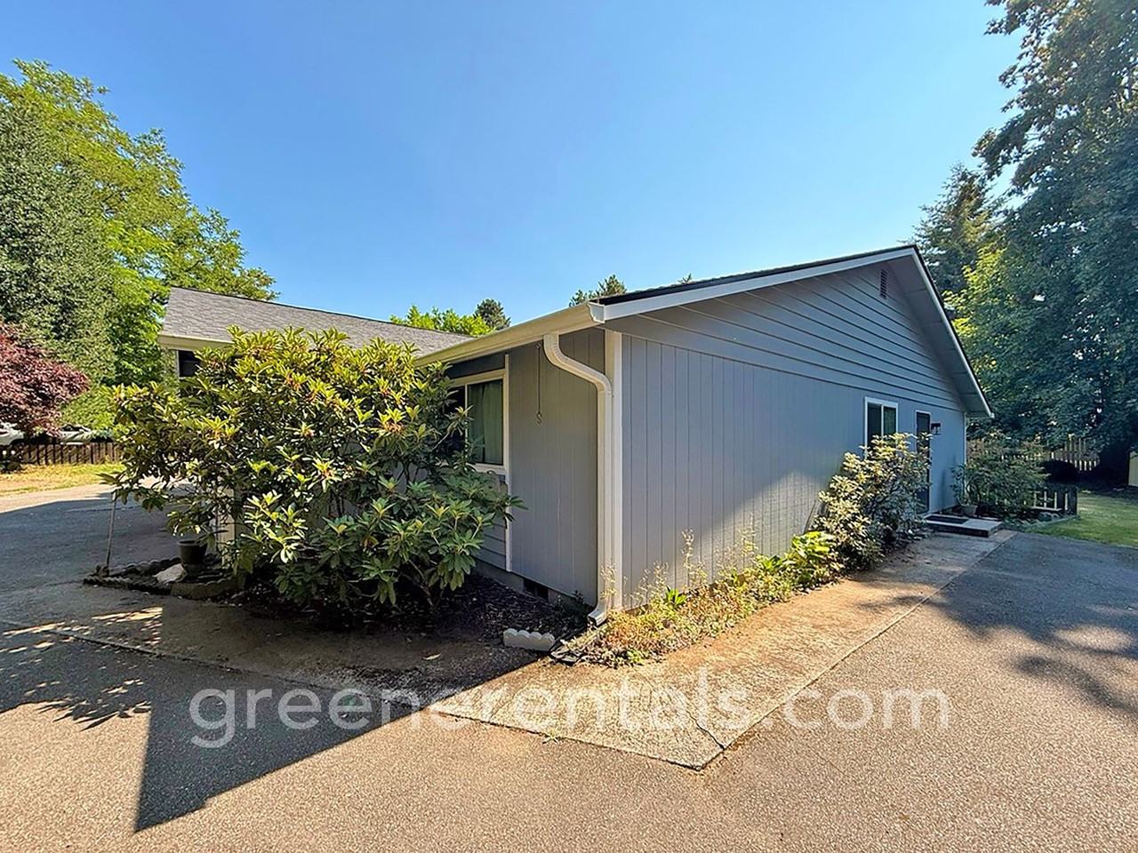7625 Trails End Dr Se - Photo 2 of 16