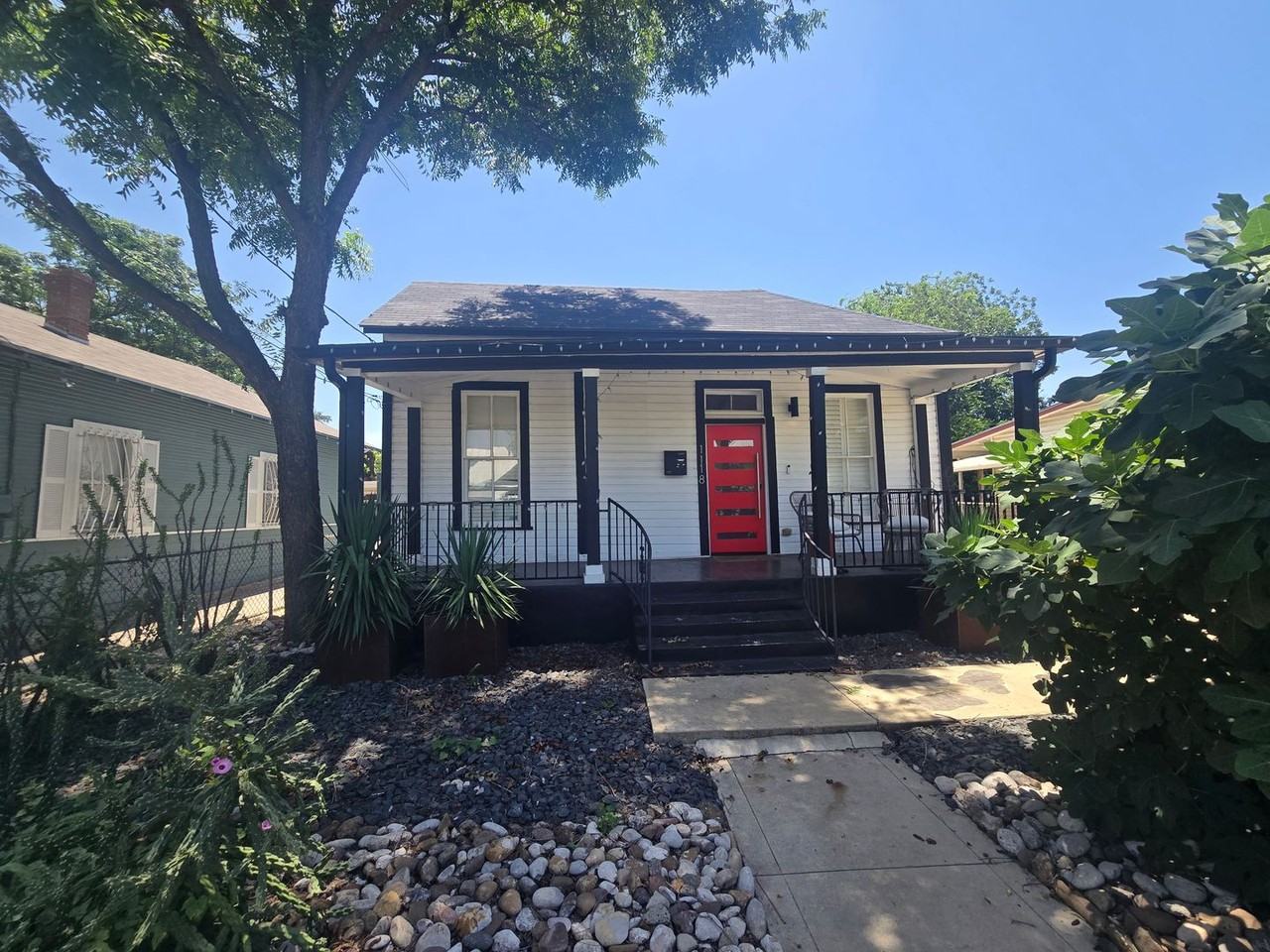 1118 Nolan St - Photo 4 of 45