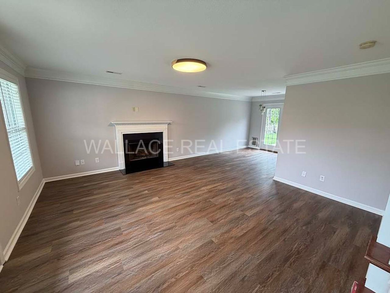 5315 Castle Pines Ln - Photo 4 of 17