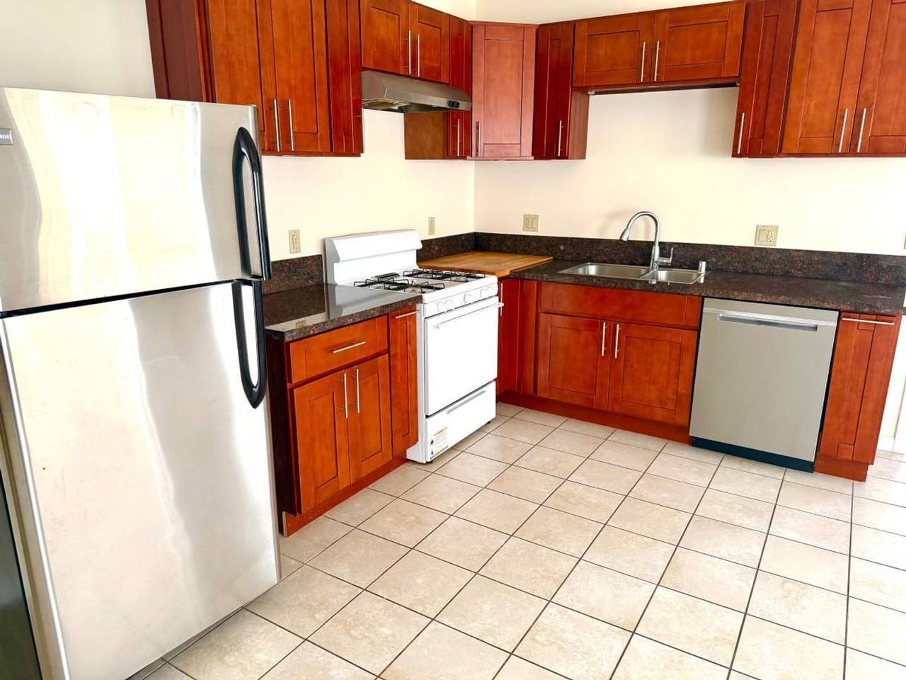 925 Apgar St - Photo 4 of 17