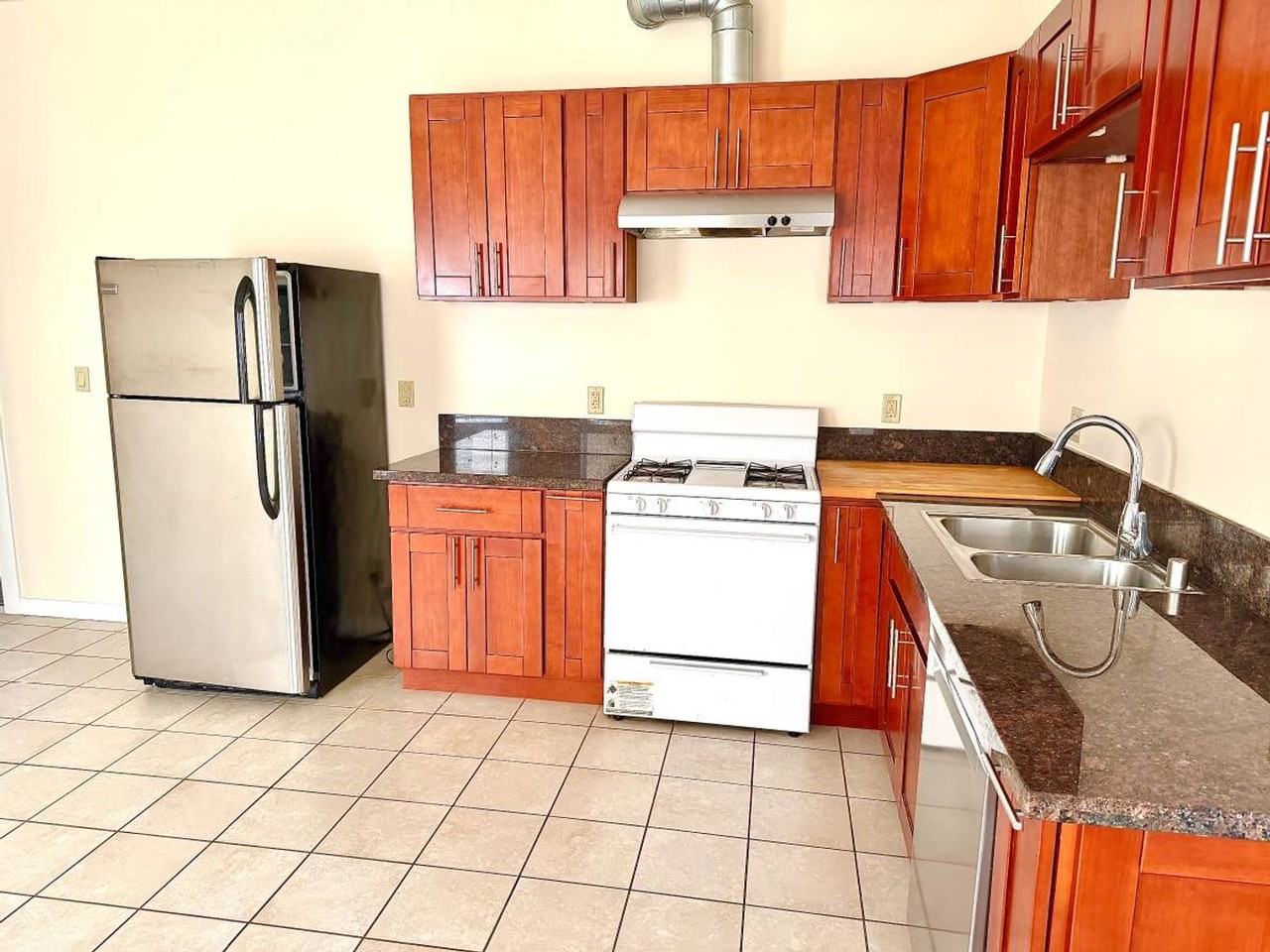 925 Apgar St - Photo 6 of 17