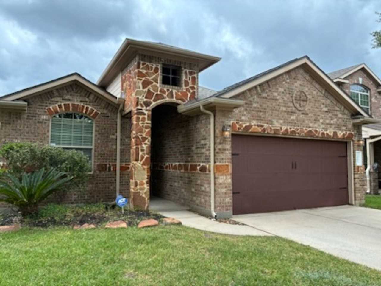 7042 Windy Run Ct - Photo 3 of 39