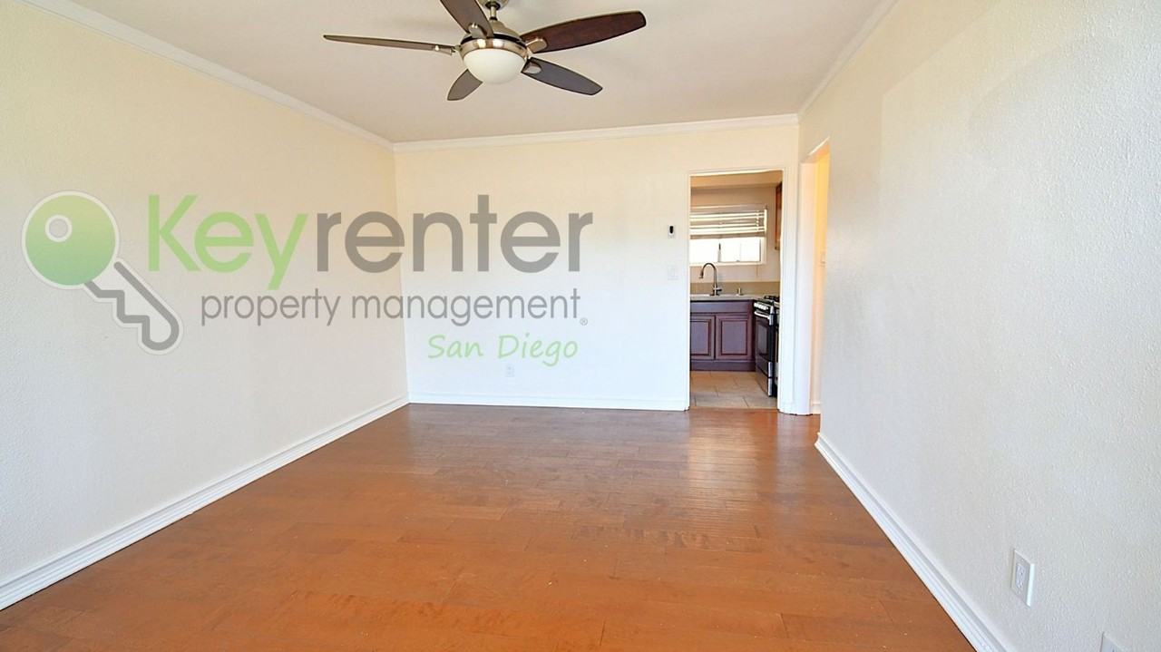 4515 55th St - Photo 4 of 14