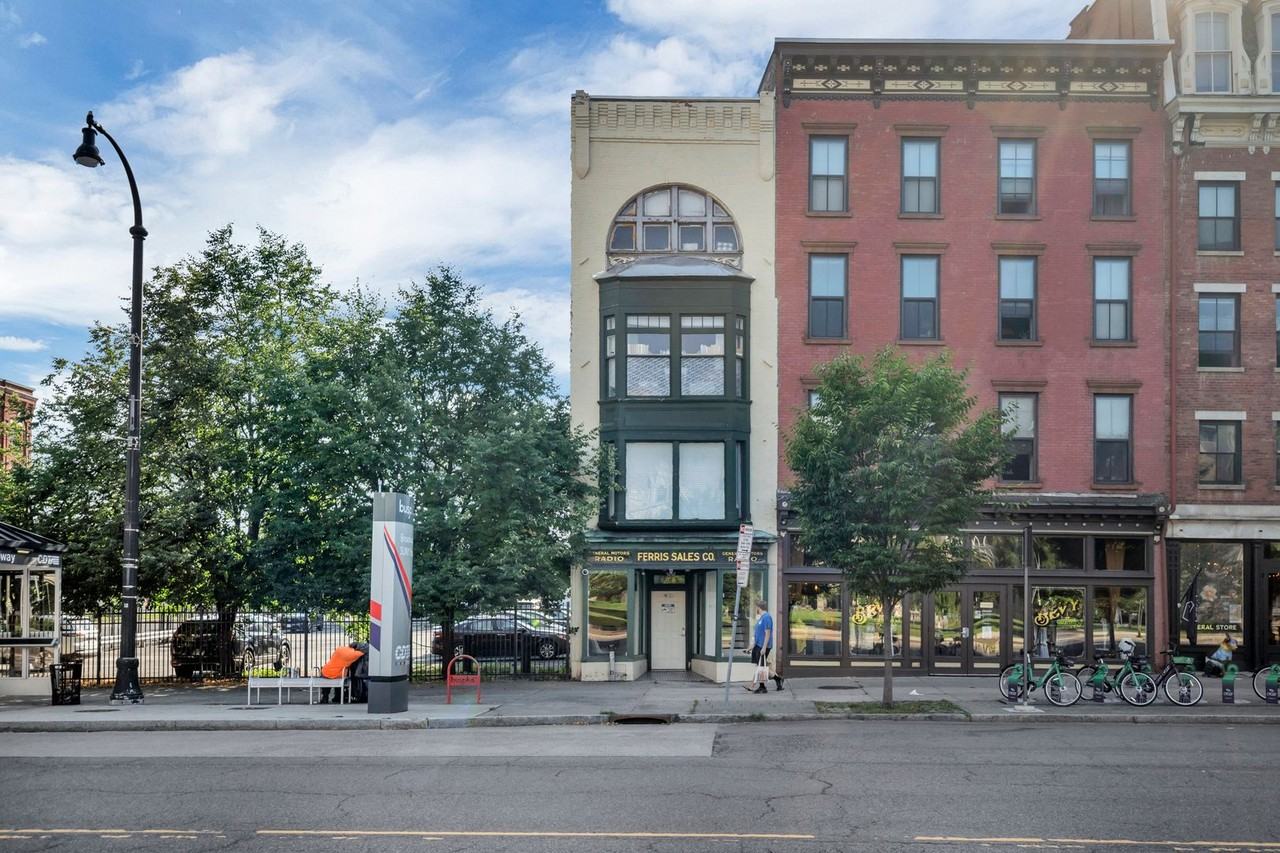 402 Broadway - Photo 2 of 11