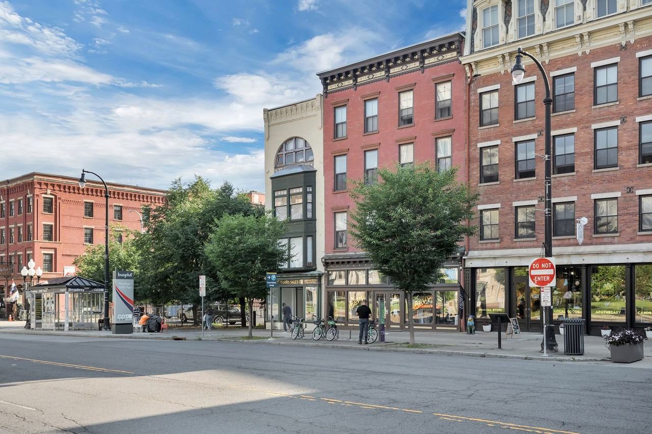 402 Broadway - Photo 3 of 11