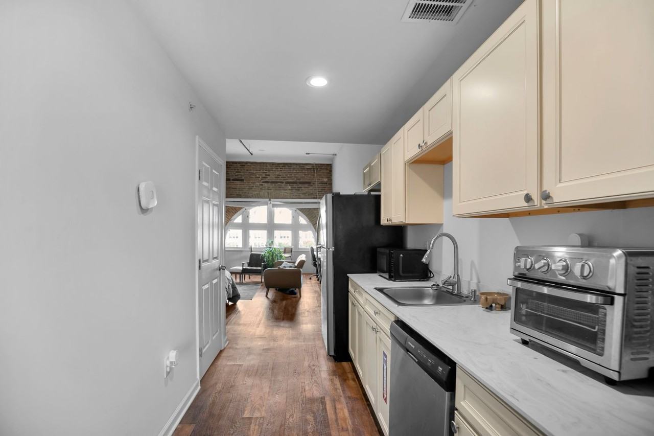 402 Broadway - Photo 5 of 11