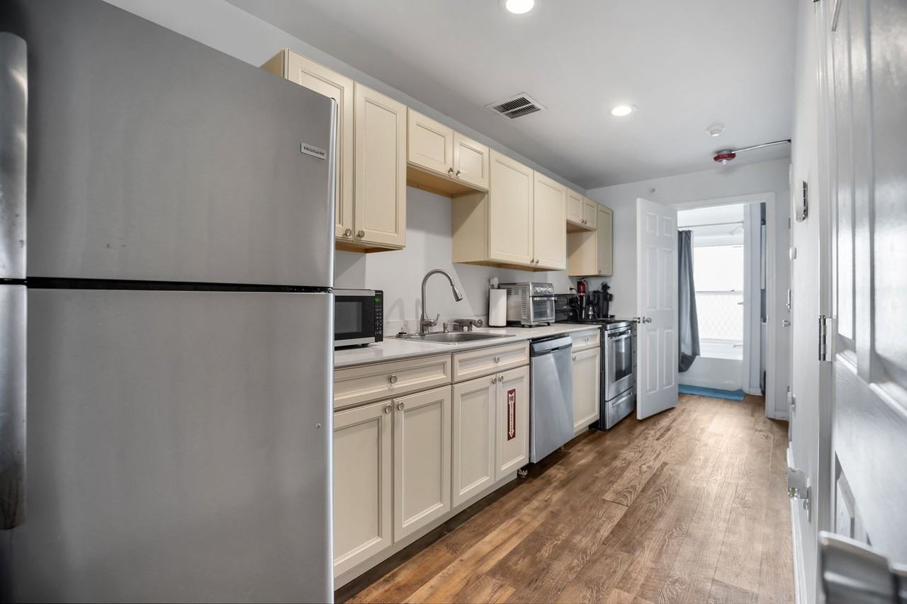 402 Broadway - Photo 6 of 11