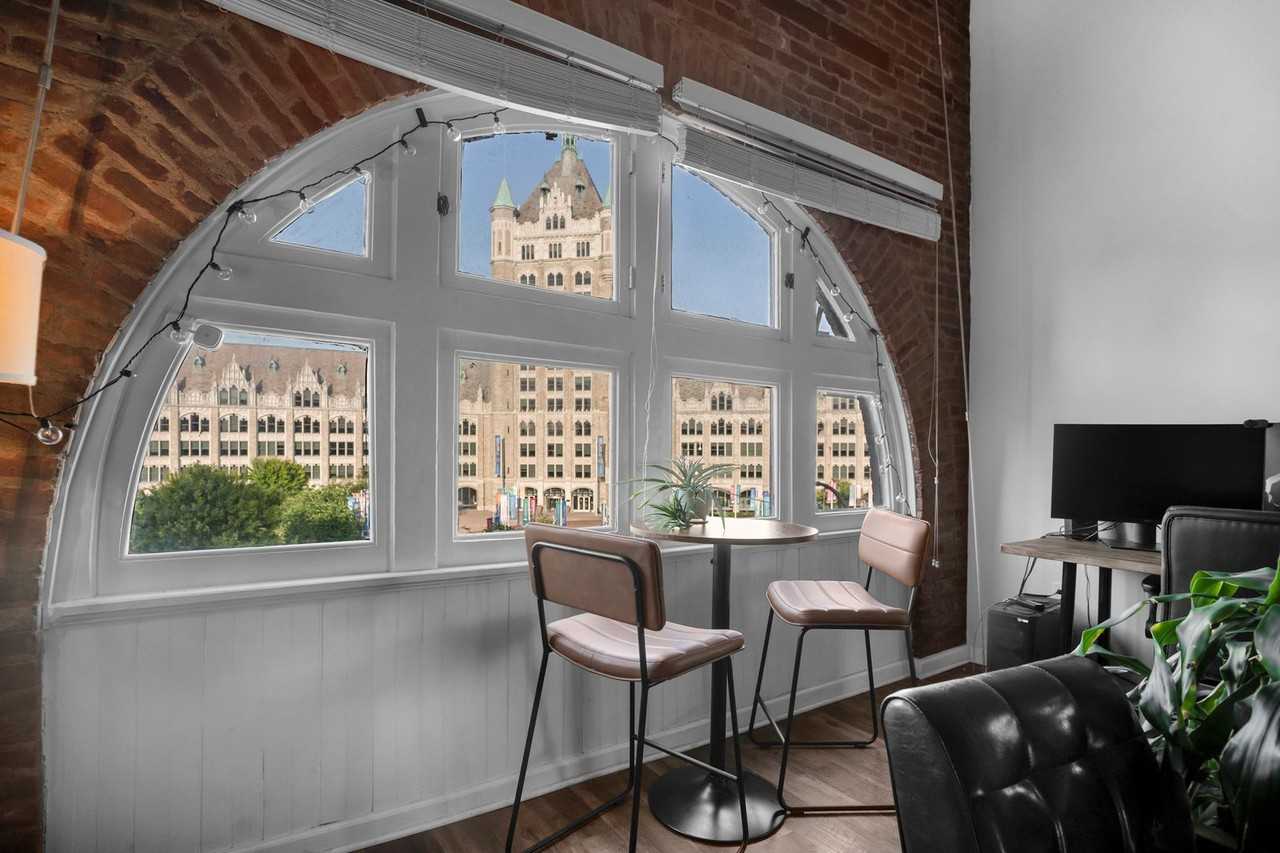 402 Broadway - Photo 7 of 11