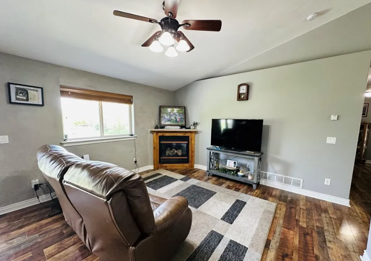 2 N 3737 E - Photo 5 of 39