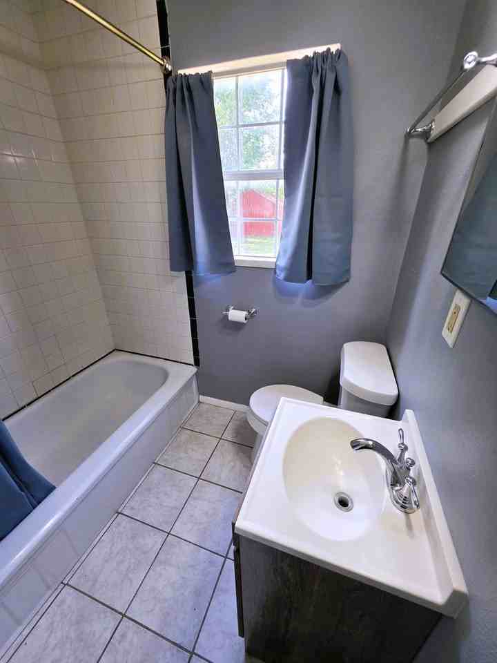 3104 Se 21st St - Photo 4 of 9