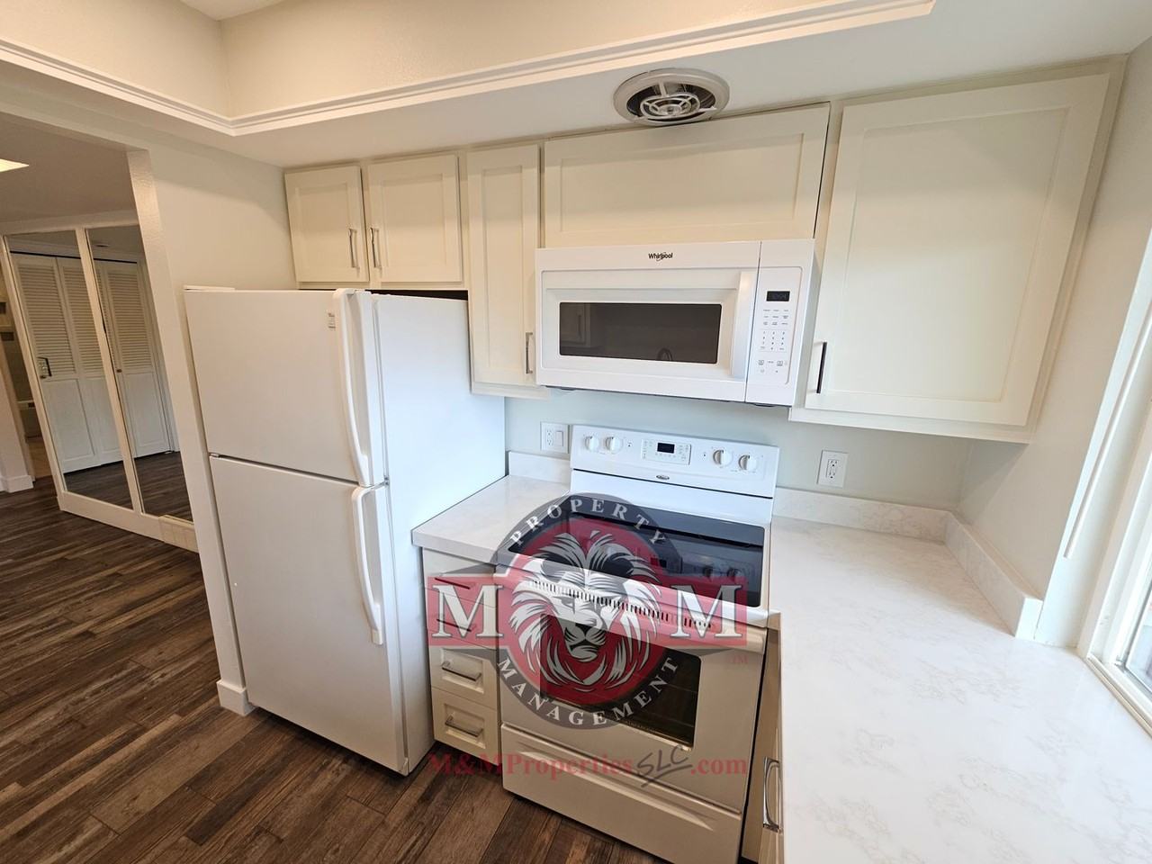 5704 S Waterbury Way #H - Photo 4 of 24