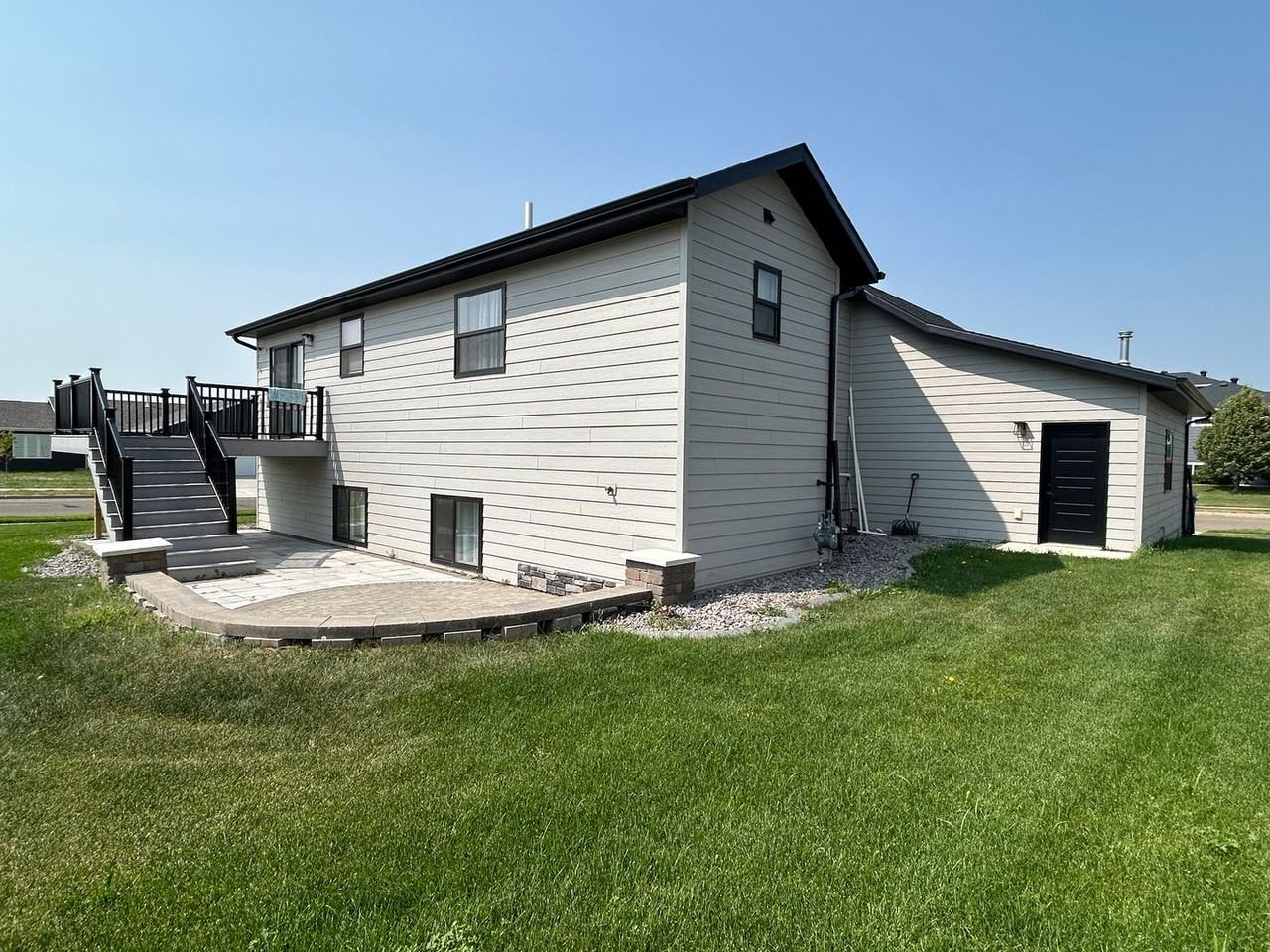 3214 Cody Dr - Photo 2 of 4