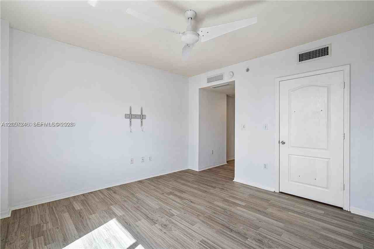 100 100 N Federal Hwy 643 643 - Photo 7 of 11