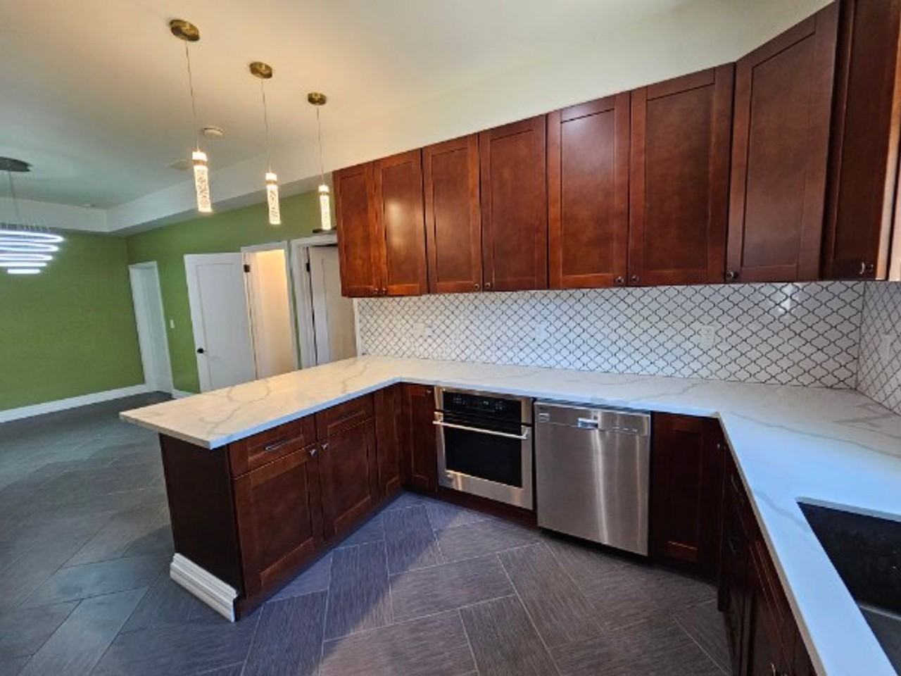 1916 Elm St - Photo 4 of 19