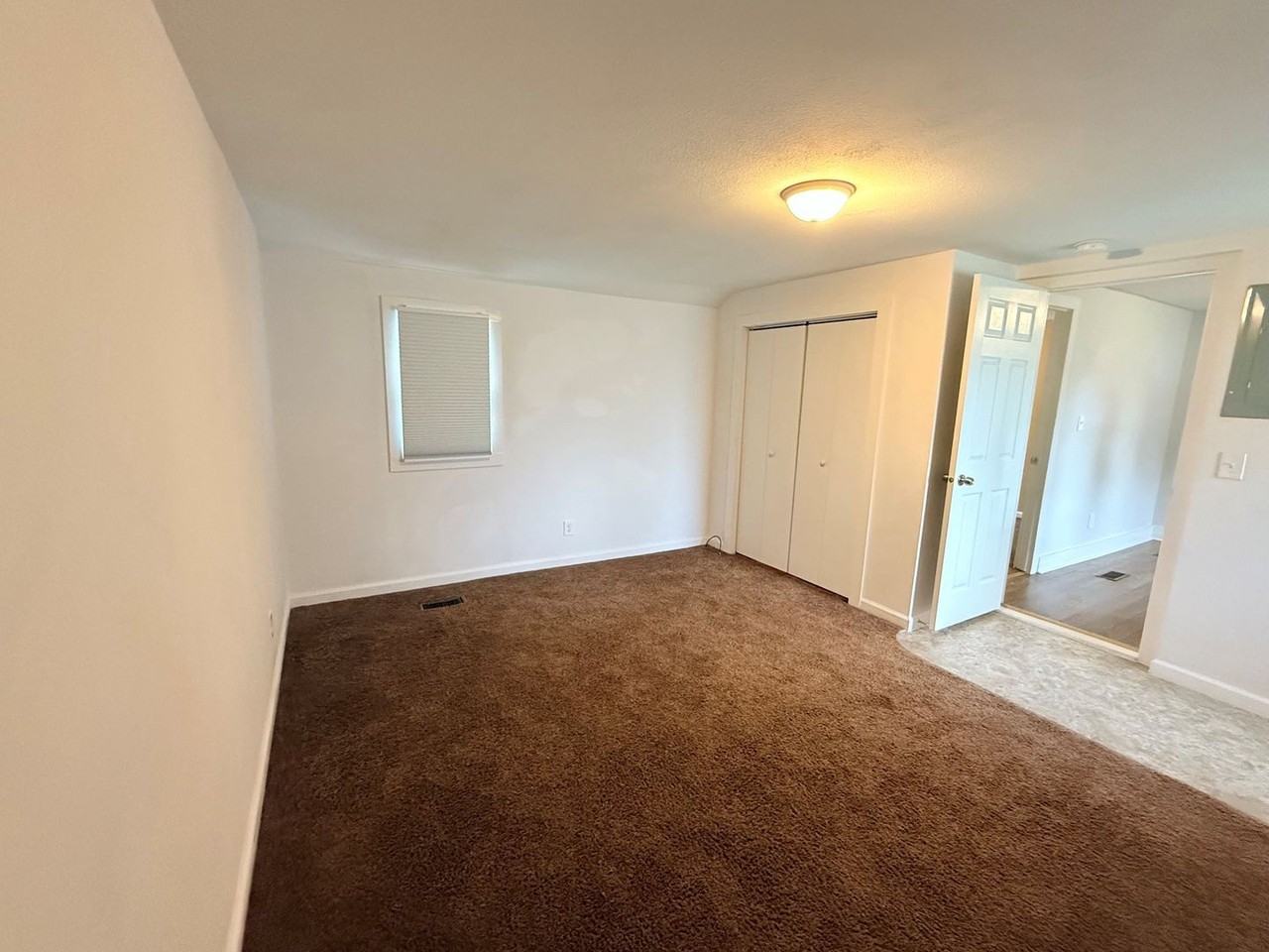 840 W 4th St - Photo 6 of 9