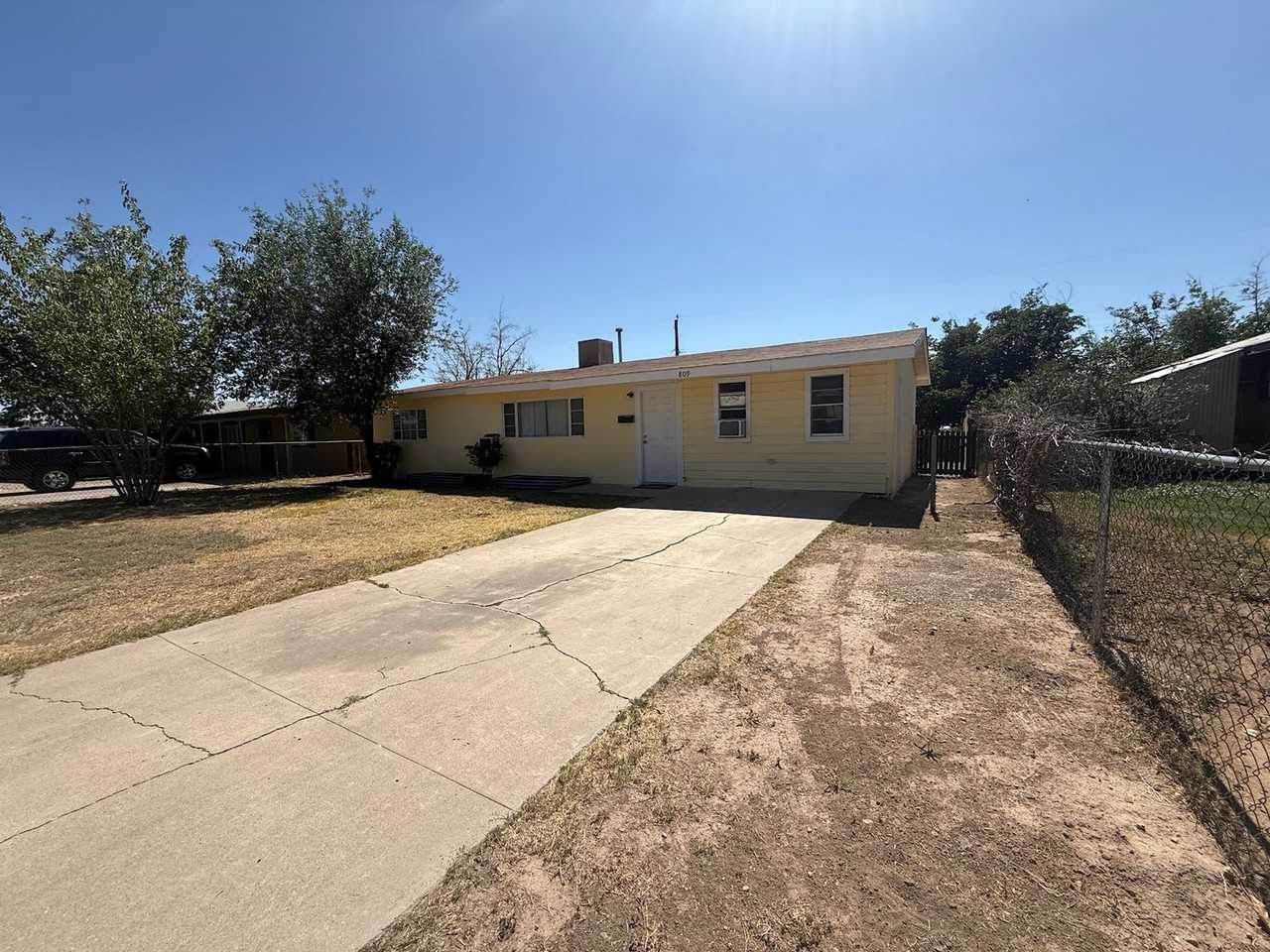 809 Spruce Ave - Photo 2 of 27