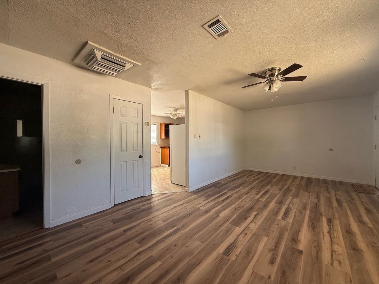 809 Spruce Ave - Photo 5 of 27