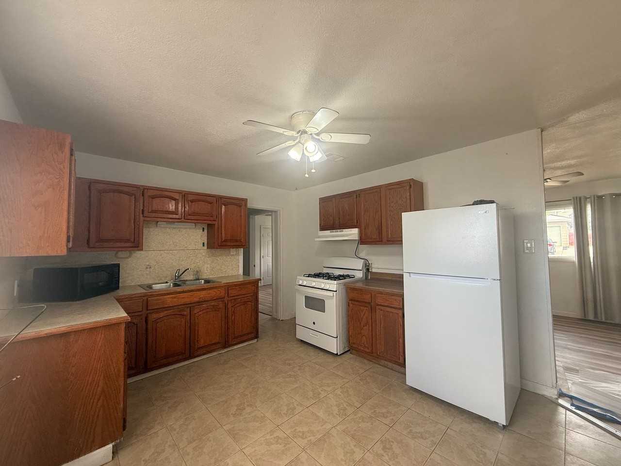 809 Spruce Ave - Photo 7 of 27