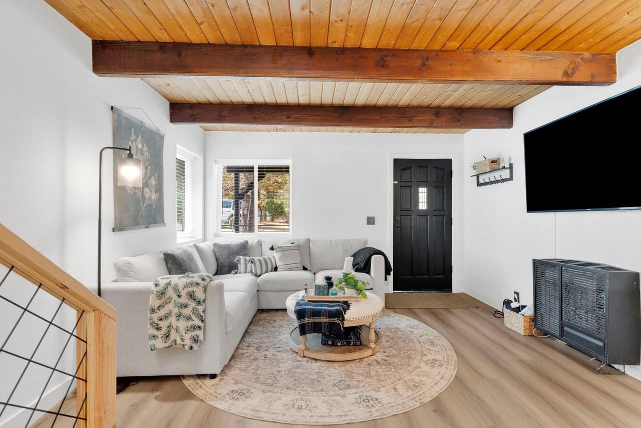 279 Los Angeles Ave - Photo 4 of 46
