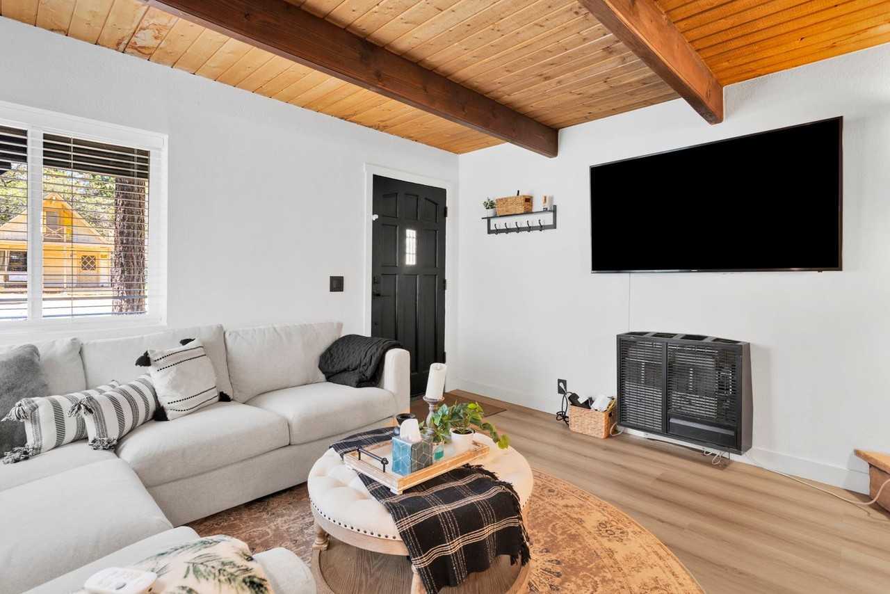 279 Los Angeles Ave - Photo 5 of 46