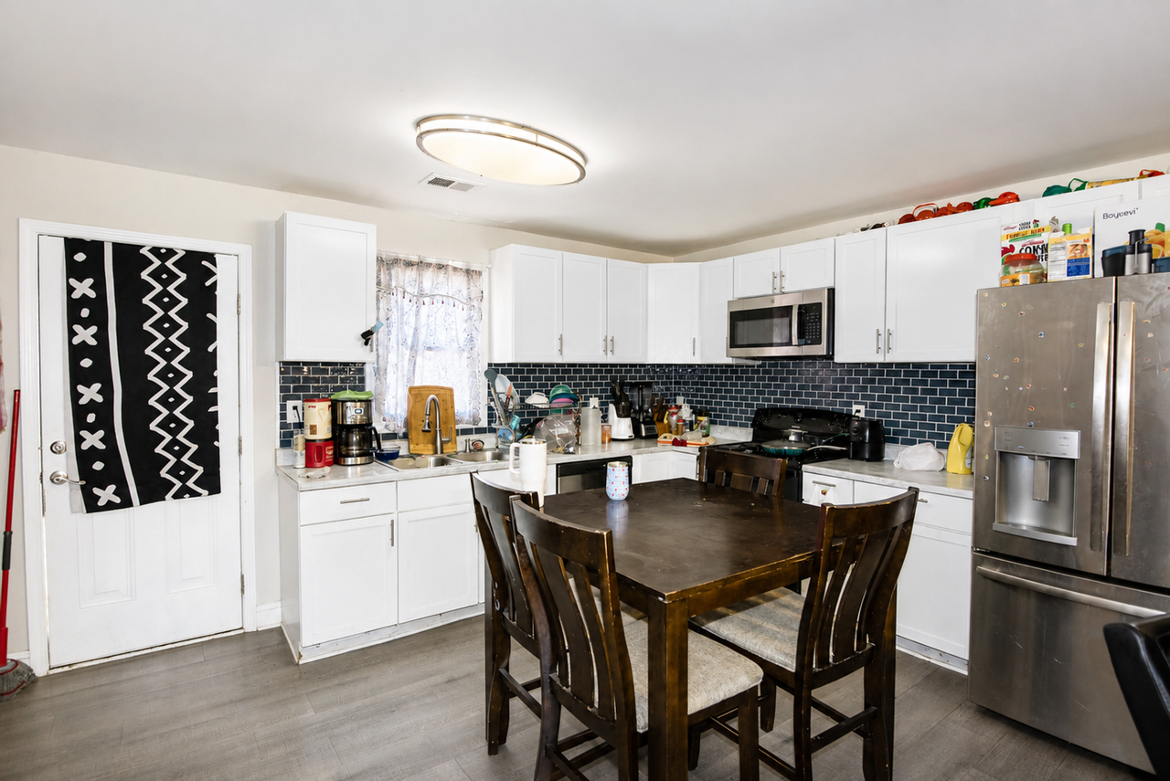 4606 Garda Dr - Photo 3 of 9