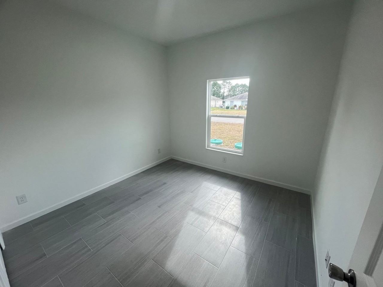 504 Alexia Ave S - Photo 5 of 19
