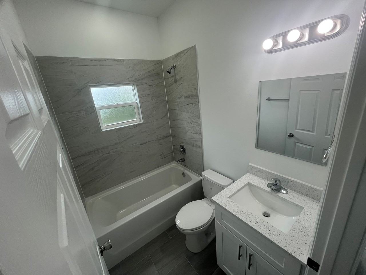 504 Alexia Ave S - Photo 7 of 19