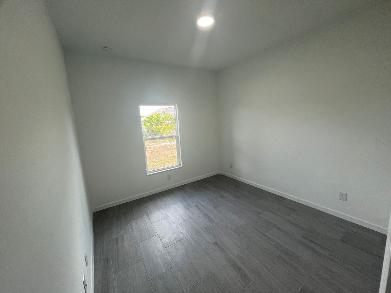 504 Alexia Ave S - Photo 7 of 18