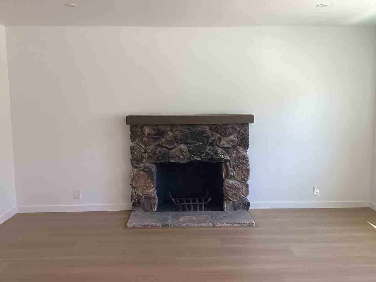 131 Sutphen St - Photo 4 of 24