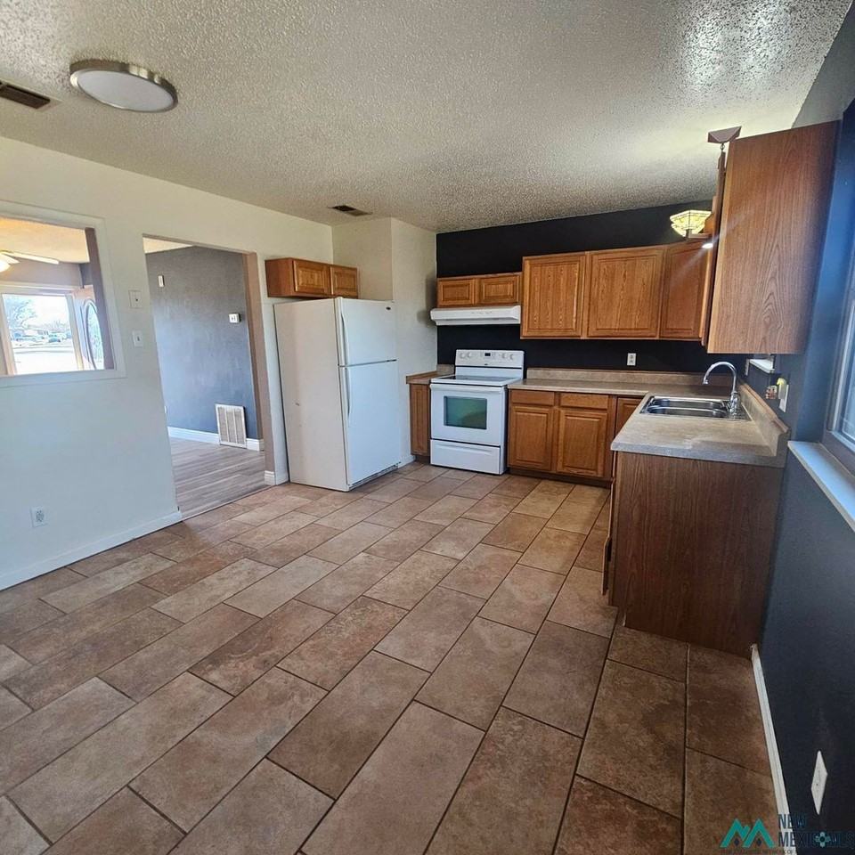 129 Tucker Cir - Photo 5 of 12