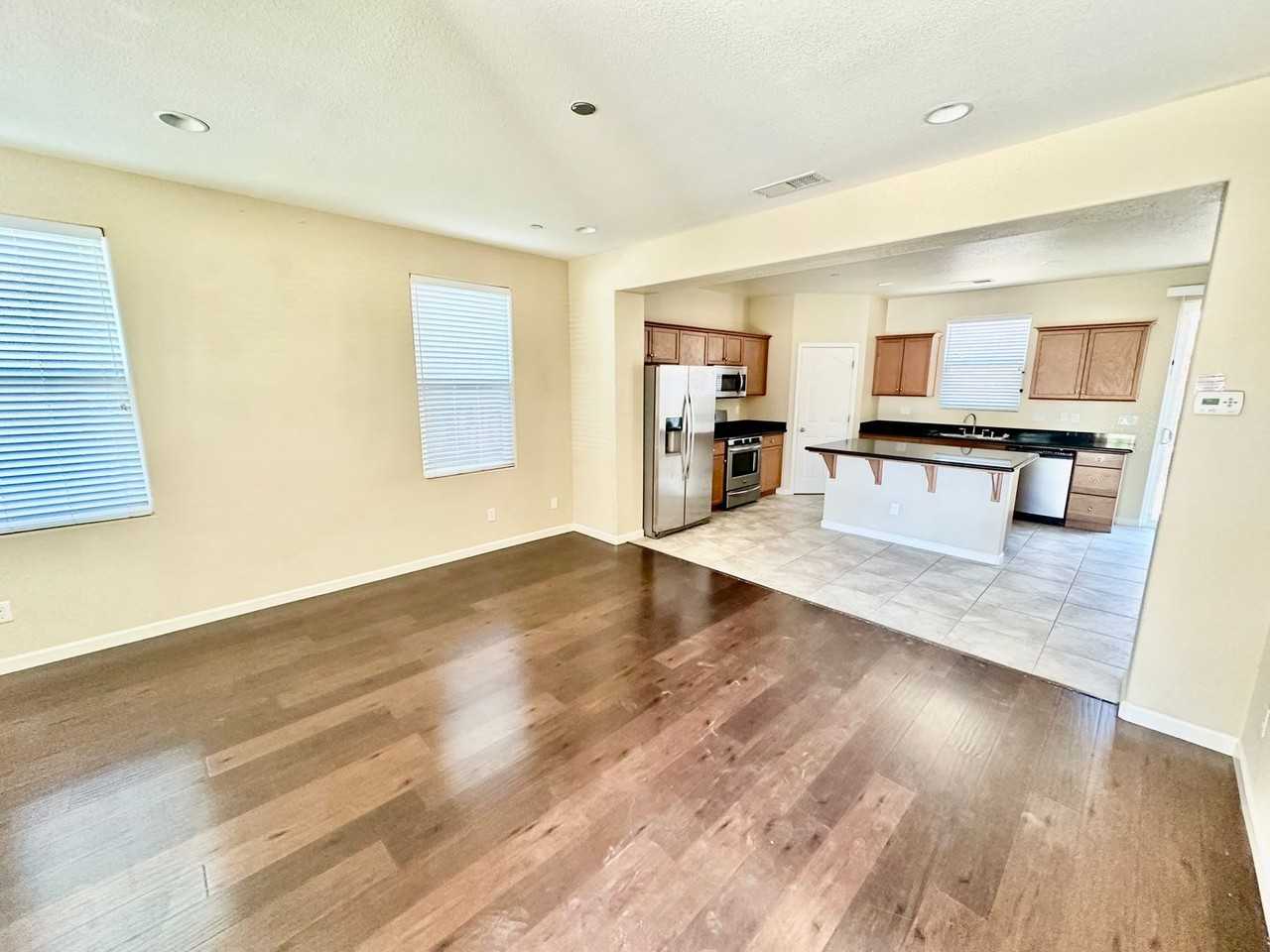 7352 E Robinson Ave - Photo 3 of 25