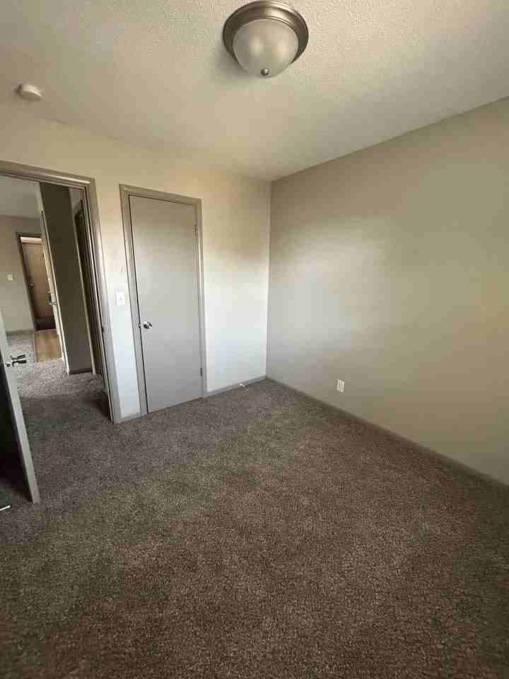 3411-3418 E 26th Street Apartments - Photo 4 of 8