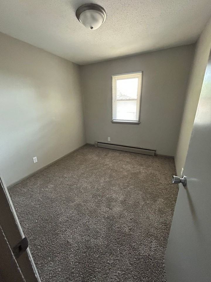3411-3418 E 26th Street Apartments - Photo 5 of 8