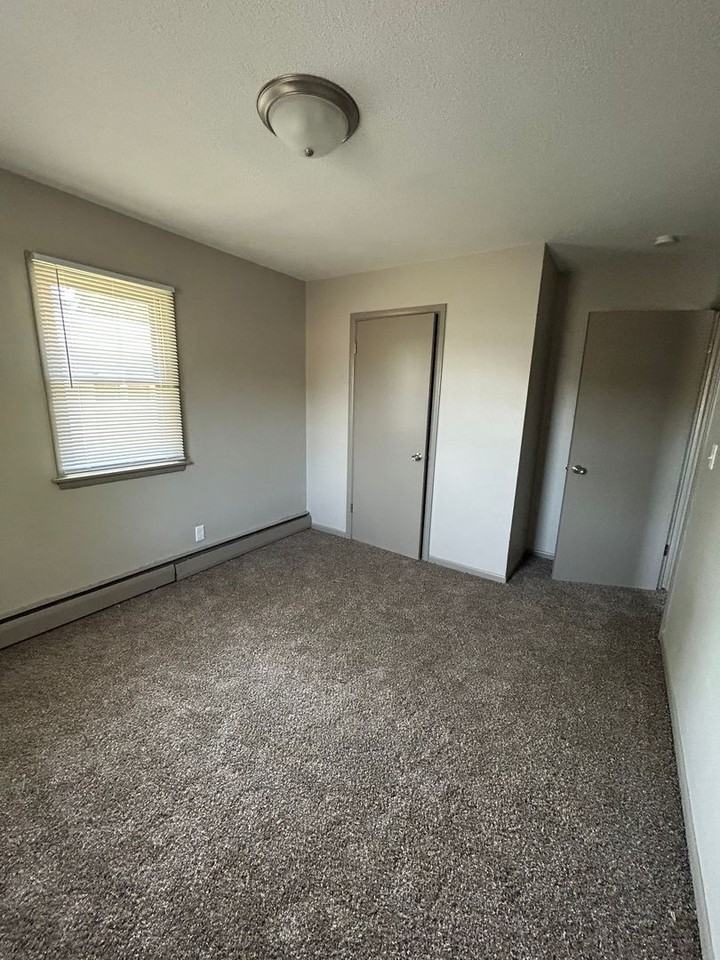 3411-3418 E 26th Street Apartments - Photo 7 of 8